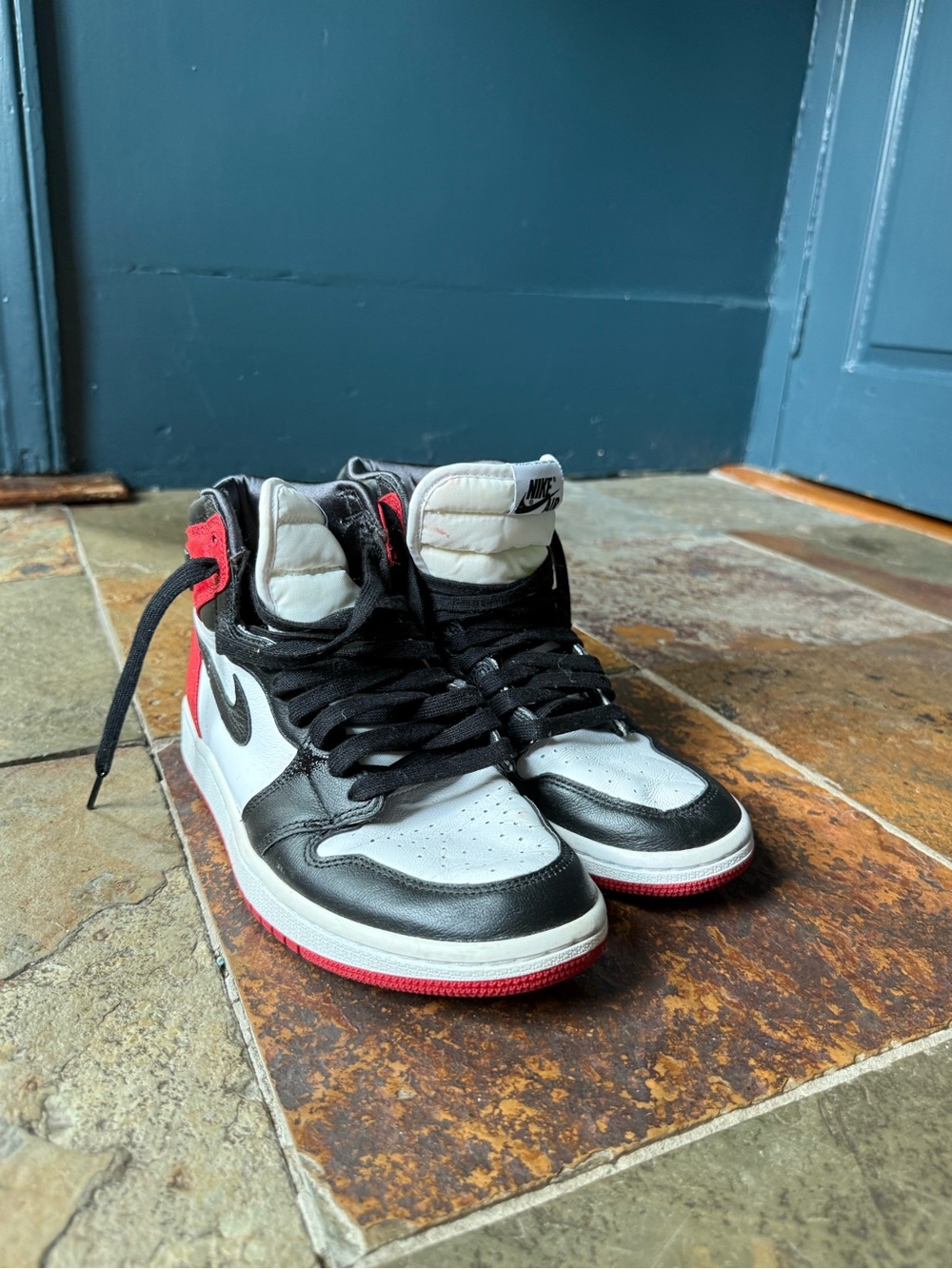 Nike High-Top Sneakers - Black / White / Red